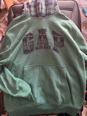 GAP Men's Green Crewneck Hoodie with Plaid Applique